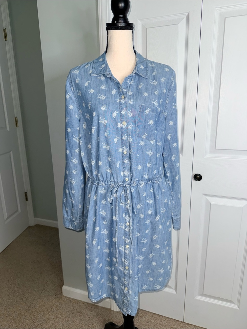 Old Navy Chambray Denim Floral Shirt Dress L Large Blue Cotton roll long sleeves